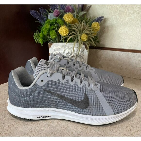 Nike Womens Running Shoes Size 8 Gray White Mesh Lightweight Athletic Sneakers - Picture 2 of 7